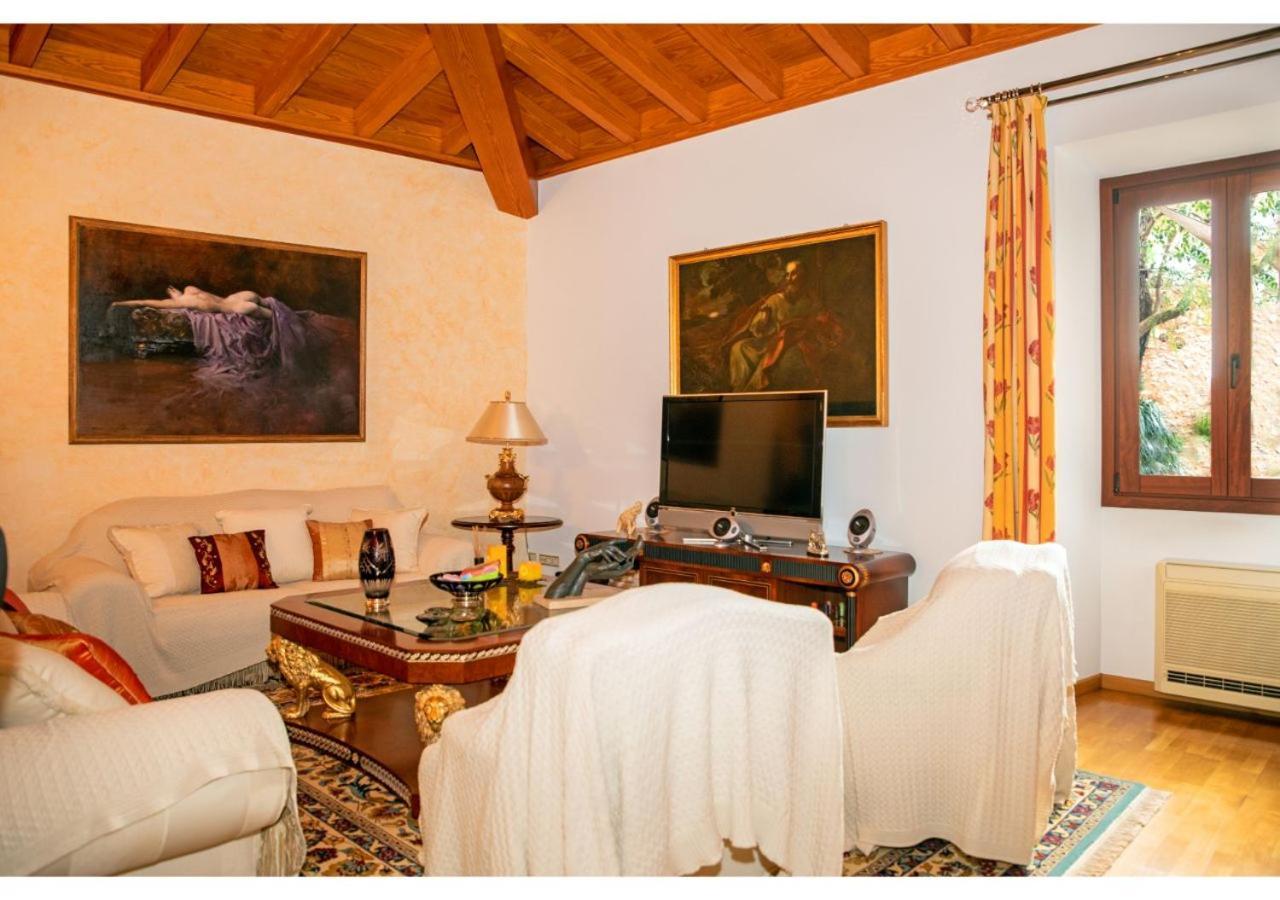 Casal De Gaieta Adults